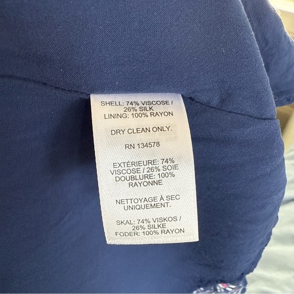 Vineyard Vines floral Ruffled Sleeveless Top size Medium silk - Picture 7 of 7